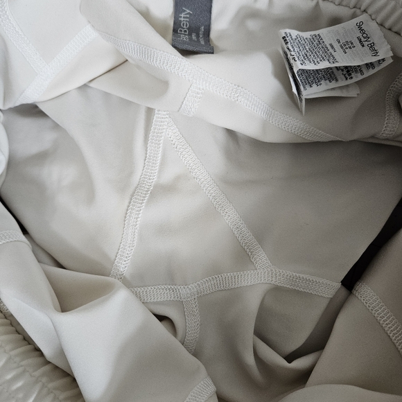 Sweaty Betty Shorts Womens Size 6 Broderie Anglaise Split Tulip Hems - Picture 11 of 15